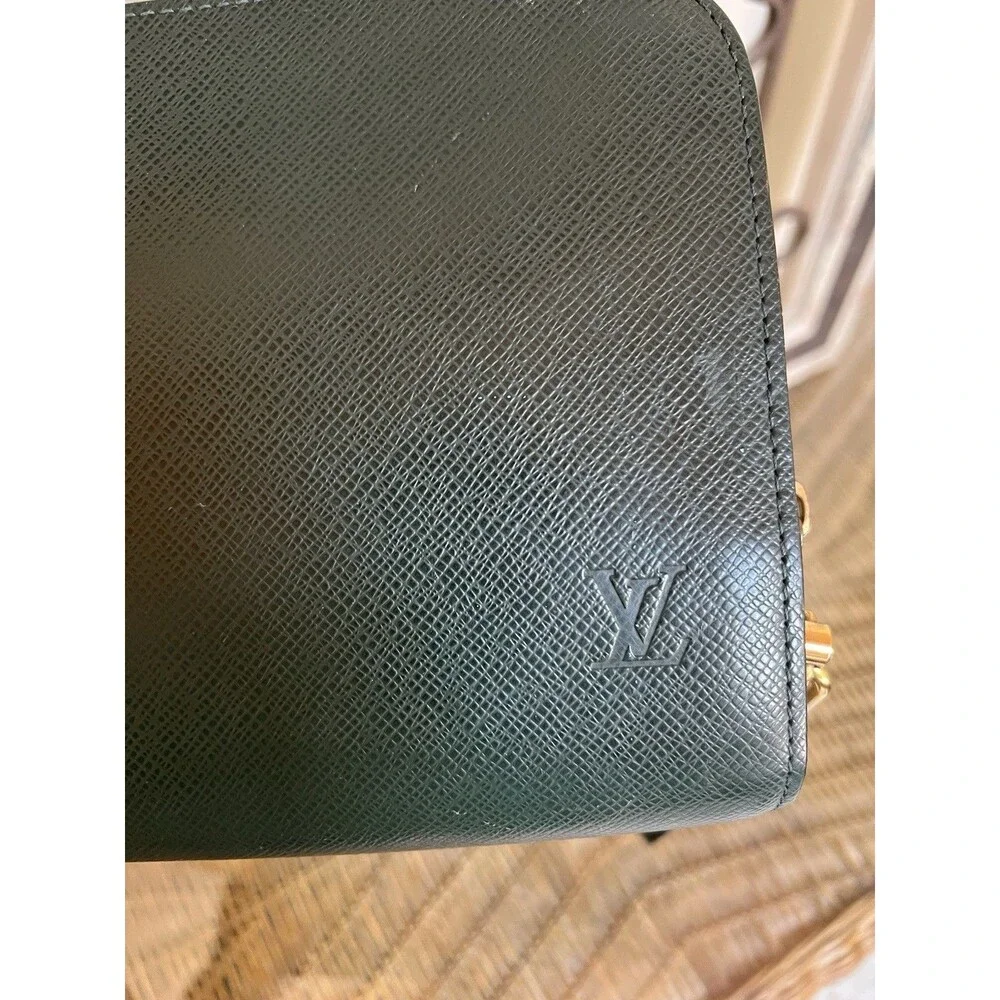 Vintage Louis Vuitton Taiga Baikal Clutch Bag VI0925 France February 1995 Unisex